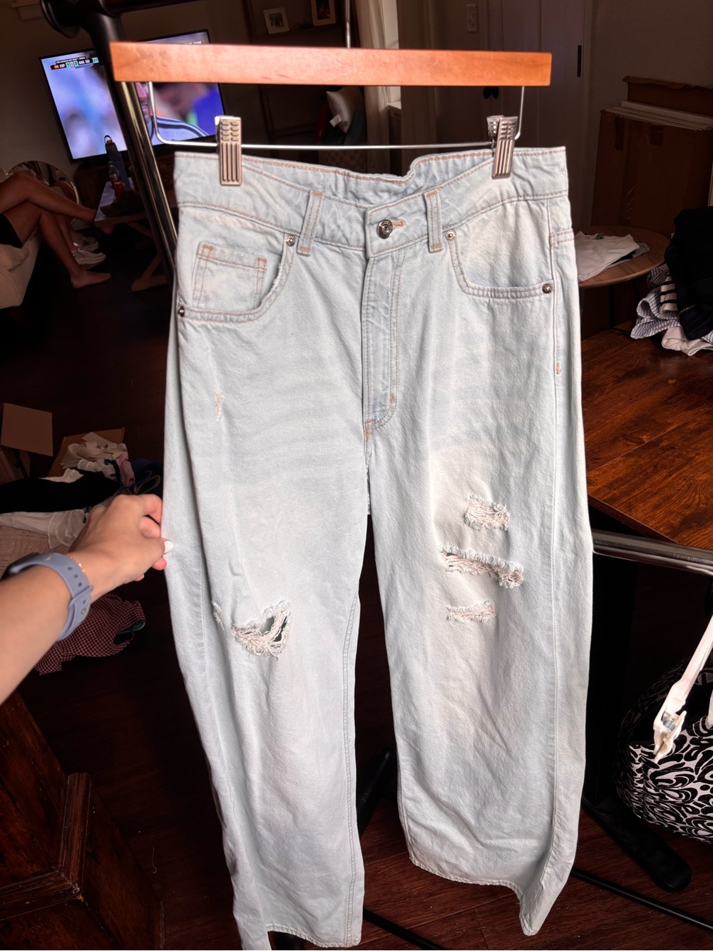 Divided Light Wash Relaxed Ripped Women’s Jeans